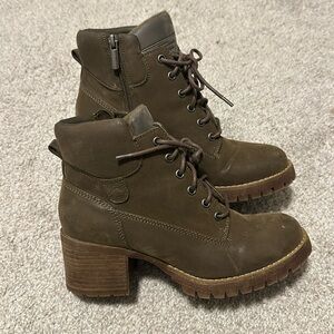 Crown Vintage Boots